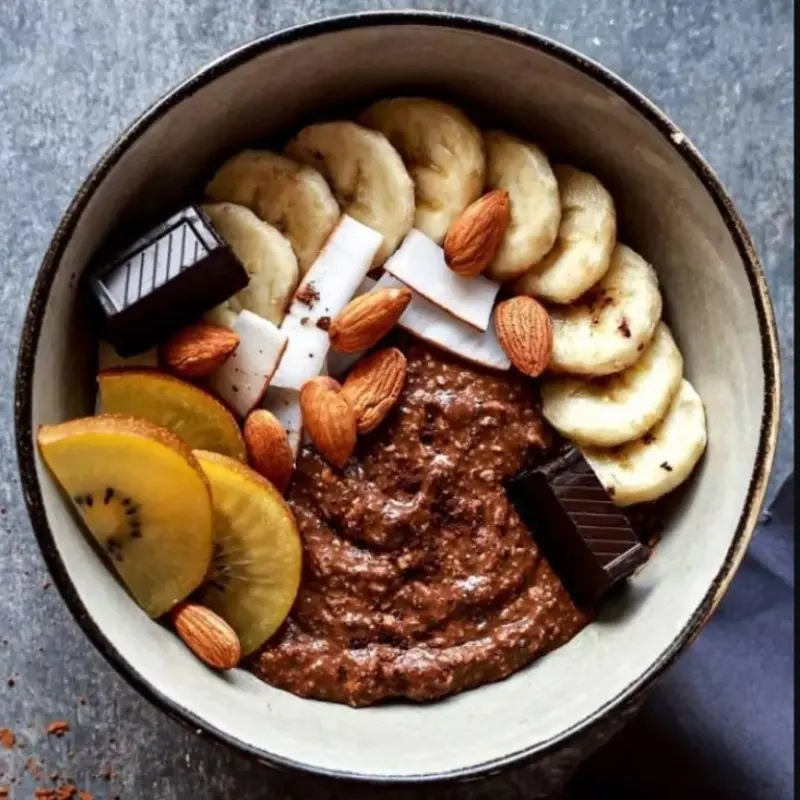 Choco oatmeal bowl.  foto: Instagram@atmayapurnomo