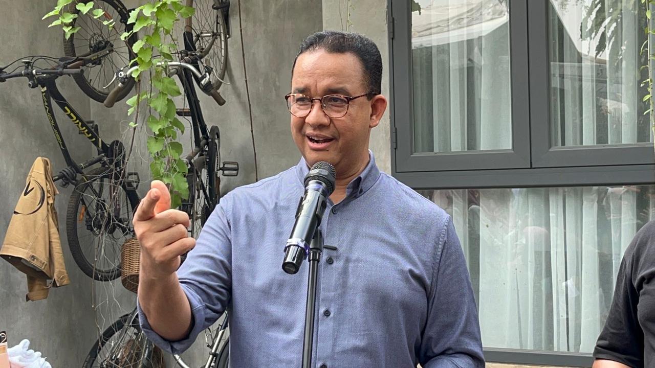 Mantan calon presiden (capres) Anies Baswedan Saat ditemui awak media di kediamannya, Jalan Lebak Bulus Dalam, Cilandak, Jakarta Selatan, Selasa (7/5/2024).