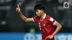 Pemain Timnas Indonesia U-17 Arkhan Kaka melakukan selebrasi usai mencetak gol ke gawang Timnas Ekuador U-17 pada pertandingan Grup A Piala Dunia U-17 2023 di Stadion Gelora Bung Tomo, Jumat (10/11/2023). Pertandingan berakhir imbang dengan skor 1-1. (Doc. LOC WCU17/NFL)