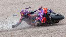 Pembalap Prima Pramac Racing, Jorge Martin terjatuh saat MotoGP Jerman 2024 yang berlangsung di Sirkuit Sachsenring, Jerman, Minggu (07/07/2024) waktu setempat. (AFP/Radek Mica)