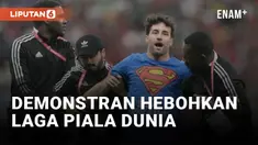 Pertandingan antara Portugal dan Uruguay di Piala Dunia sempat dikagetkan dengan aksi demonstran yang membawa bendera LGBT ke lapangan sepak bola.