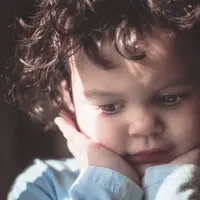 Berbagai dampak negatif dapat ditimbulkan dengan membentak anak. (Foto: Unsplash/Ricky Turner)