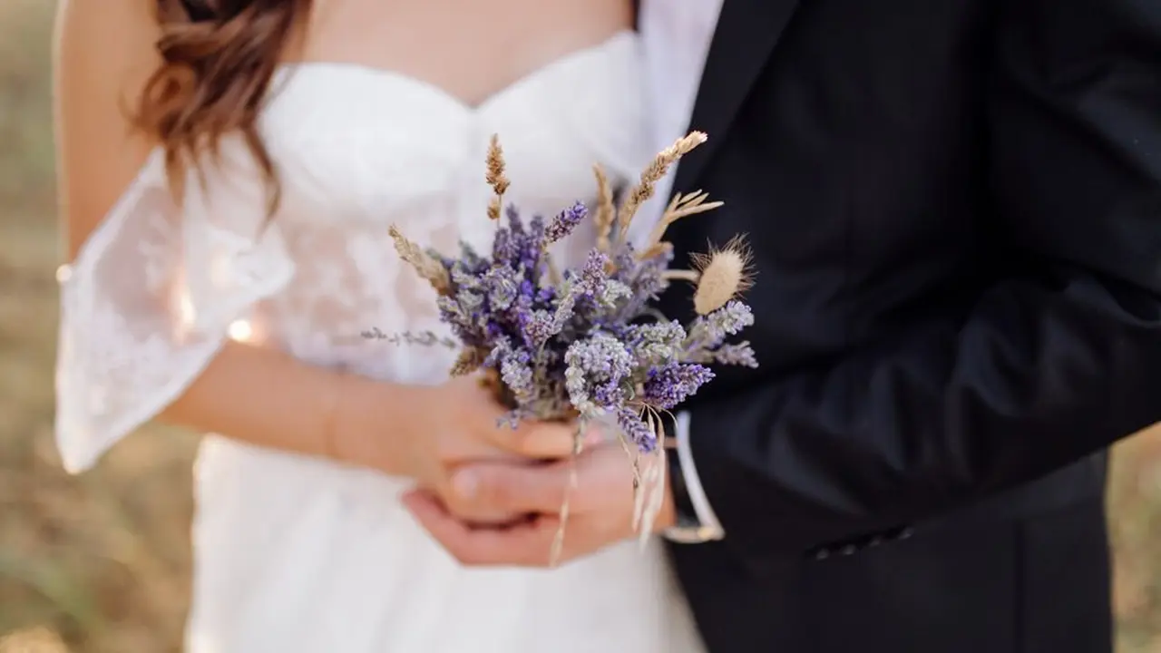 Ilustrasi lavender marriage/freepik.com