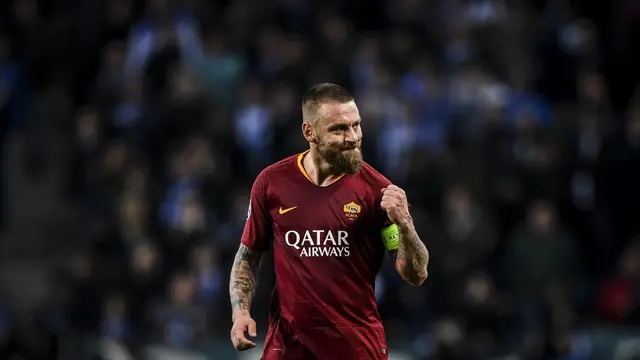 Pesepak Bola yang Pede Tampil Brewokan saat Merumput