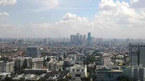 Cuaca Hari Ini: Jakarta Cerah Berawan, Suhu Capai 33 Derajat