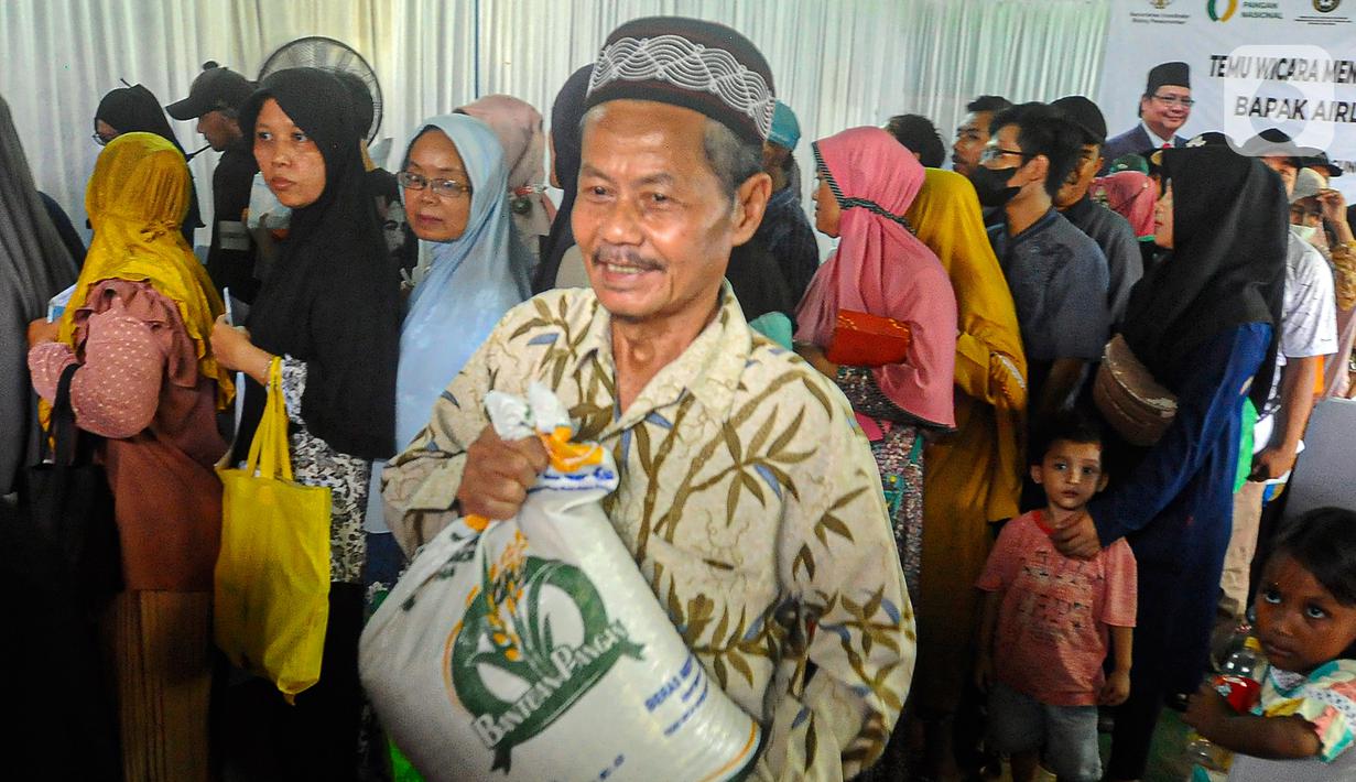 Dalam kesempatan itu, Airlangga menyampaikan bahwa BLT El Nino berupa beras akan dilanjutkan sesuai permintaan KPM. (merdeka.com/Arie Basuki)