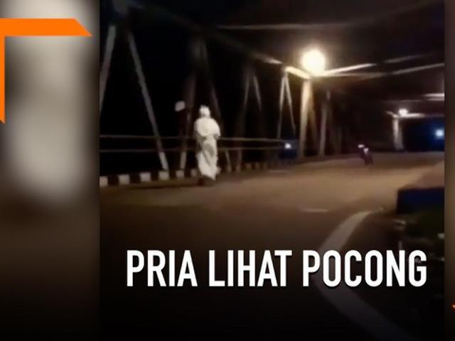 Video Kocak Pria Panjat Jembatan Usai Lihat Pocong Citizen6 Liputan6 Com