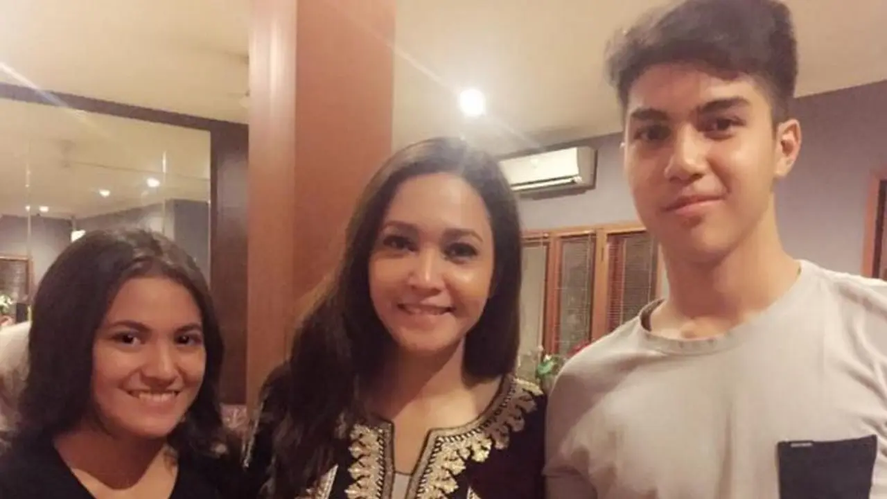 [Bintang] Marsha Aruan, Maia Estianty, dan El Jalaluddin Rumi