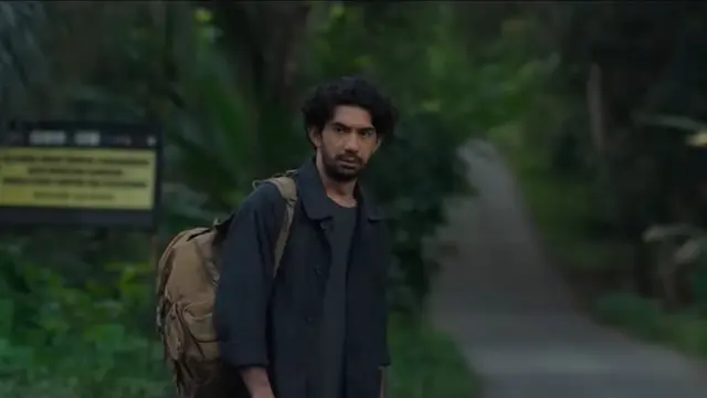 Reza Rahadian sebagai Pramuja dalam film Suzzanna: Santet Dosa di Atas Dosa. (Foto: Dok. Soraya Intercine Films)