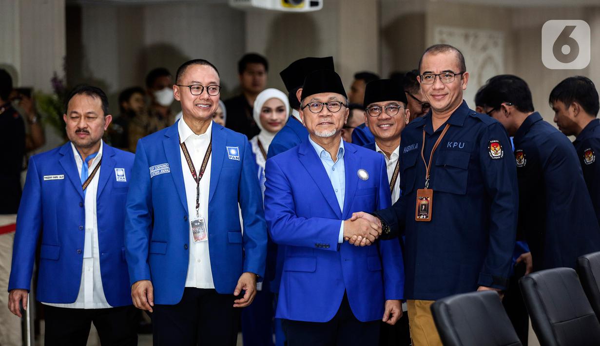 Di samping itu, Zulkifli Hasan menyampaikan rasa terima kasih kepada Bawaslu, KPU, dan DKPP atas kerja kerasnya dalam melaksanakan proses demokrasi yang baik serta matang sesuai dengan ketentuan undang-undang. (Liputan6.com/Johan Tallo)