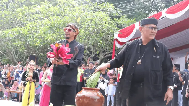 Upacara Tradisional Babarit, Kabupaten Kuningan