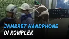 Rekaman CCTV memperlihatkan detik-detik pencurian handphone terjadi di komplek perumahan. kejadian itu terjadi di Blok T Perumahan Wahana Pondok Gede, Bekasi, Jawa Barat.