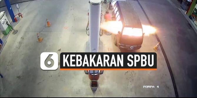 VIDEO: Detik-Detik Mengerikan Mobil Meledak di SPBU, Api Membakar Warga