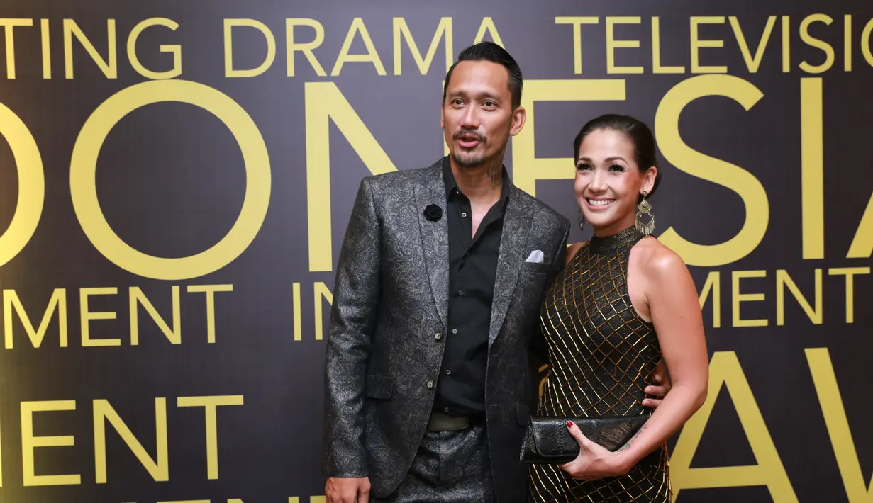 "Deg-degan, Hahaha. Deg-degan karena ya mesti harus laporan ke sana juga sih. Ntar sekali-sekali harus datang ke sana," ucap Tora sambil bercanda saat ditemui awak media di kawasan Kebon Jeruk, Jakarta Barat, Rabu (20/9/2017). (Adrian Putra/Bintang.com)