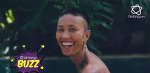 Orang mungkin akan kaget jika melihat seperti apa penampilan Fahrani dulu, saat masih sering main film. Perubahannya sangat drastis