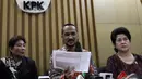 Ketua KPK Abraham Samad memberikan keterangan terkait hasil survei integritas sektor publik yang dilakukan KPK, Jakarta, Selasa (18/11/2014). (Liputan6.com/Miftahul Hayat)