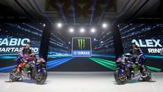 Pembalap Monster Energy Yamaha, Fabio Quartararo dan Alex Rins, hadir dalam acara launching motor baru untuk mengarungi MotoGP 2026 di Jakarta, Rabu (21/1/2026). (Bola.com/M Iqbal Ichsan)