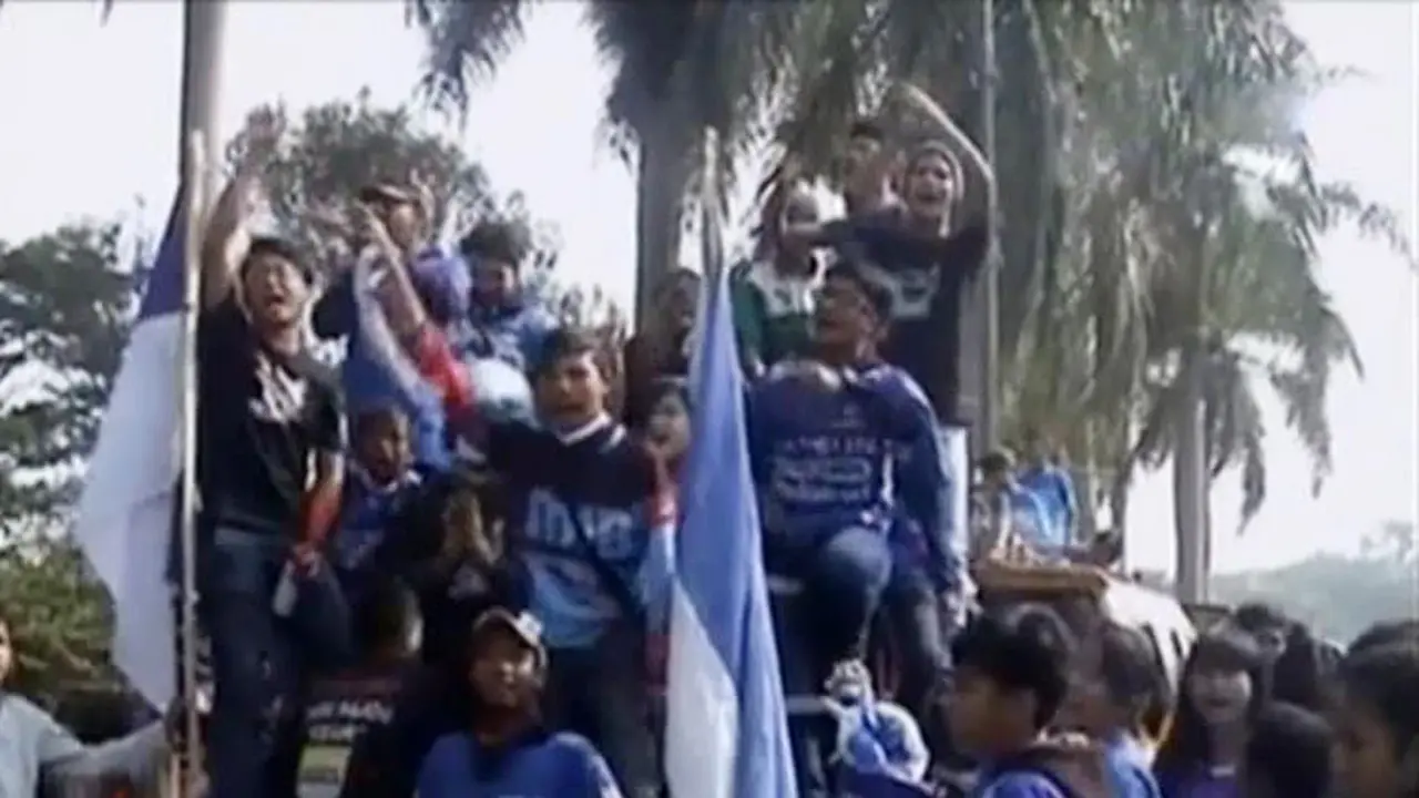 Ribuan Bobotoh Marakkan Pawai Kemenangan Persib Hari Ini