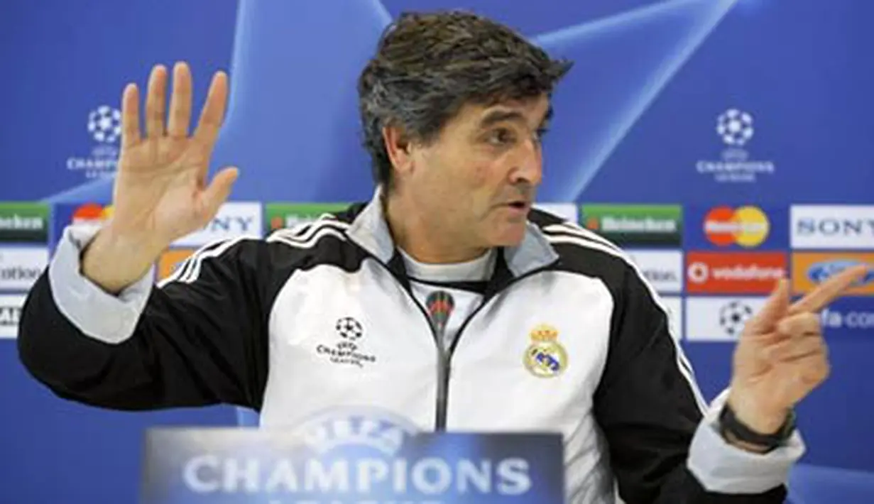 The new coach of Real Madrid's Juande Ramos during a press conference on the eve of a Champions league match against Zenit in Madrid, on December 9, 2008. AFP PHOTO/PHILIPPE DESMAZES
