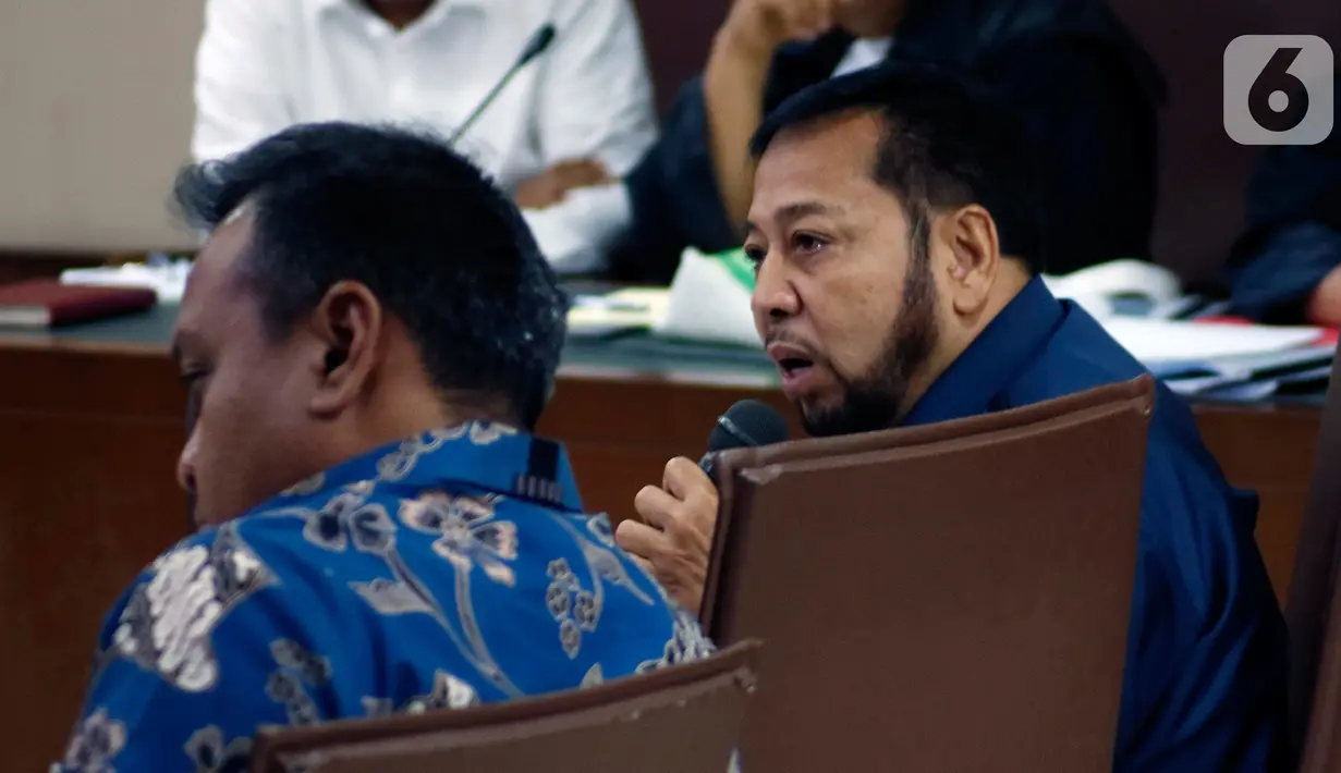Terpidana kasus korupsi proyek e-KTP, Setya Novanto menjawab pertanyaan saat menjadi saksi dalam sidang lanjutan dugaan korupsi e-KTP dengan terdakwa Markus Nari di Pengadilan Tipikor, Jakarta, Rabu (2/10/2019). (Liputan6.com/Helmi Fithriansyah)