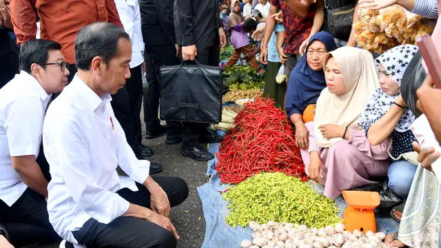 Jokowi Meninjau Pasar Muara Bungo di Jambi