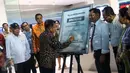 Wapres Jusuf Kalla didampingi Dirut Bank BRI, Asmawi Syam, Menteri BUMN saat menandatangani BRIDIGITAL di Terminal 3 Bandara Soetta di Tangerang, Banten (15/8). (Liputan6.com/Fery Pradolo)