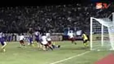 Arema Indonesia meraih satu tempat final Piala Indonesia setelah menekuk Persik Kediri 4-0 (0-0) di Sidoarjo, Jawa Timur. Di final Arema sudah ditunggu Sriwijaya FC. 