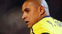 Bek Anzhi Makhachkala Roberto Carlos saat berlaga pada partai lanjutan Liga Rusia melawan Zenit St Petersburg pada 21 Maret 2011. FP PHOTO/KIRILL KUDRYAVTSEV