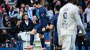 Selebrasi striker PSG, Lionel Messi setelah mencetak gol ke gawang Lille melalui eksekusi tendangan bebas dalam laga pekan ke-24 Ligue-1 2022/2023 di Parc des Princes Stadium, Paris (19/2/2023). Lionel Messi juga mengukuhkan dirinya sebagai penembak jarak jauh terbaik di liga top Eropa sejak 2017/2018, di mana ia total telah mengemas 40 gol dari sepakan jarak jauh menurut TalkSport. (AFP/Franck Fife)