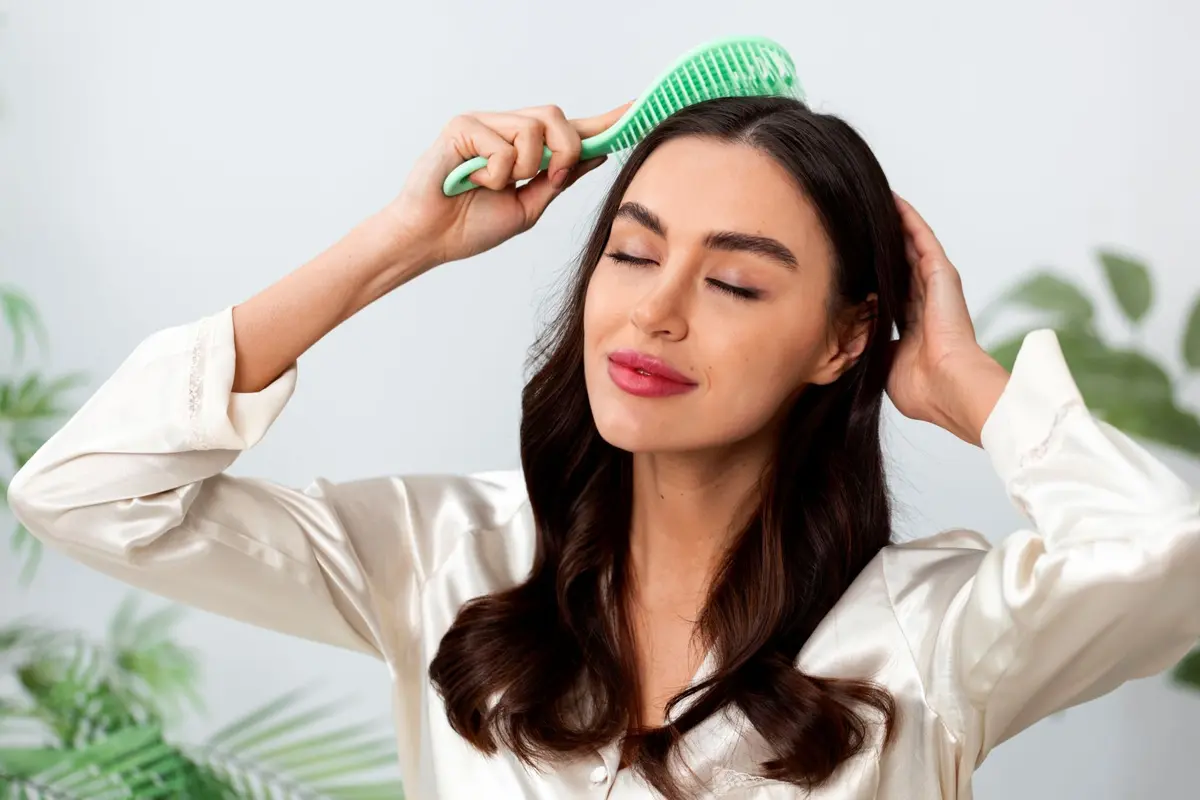 Ingin Rambut Lebih Tebal, Sehat, dan Kuat? Kenali 5 Bahan Hair Growth yang Wajib Ada di Shampoo