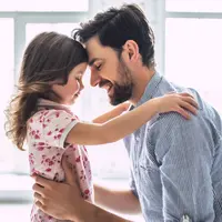 ilustrasi ayah dan anak perempuan/copyright by 4 PM production (Shutterstock)