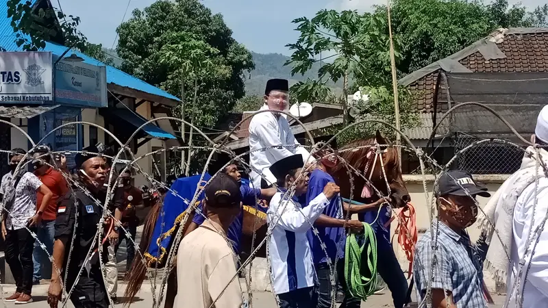 Pasangan Abdul Kader Jaelani dan Syahrul Parsan mendaftar Pilkada 2020 ke KPUD Dompu.