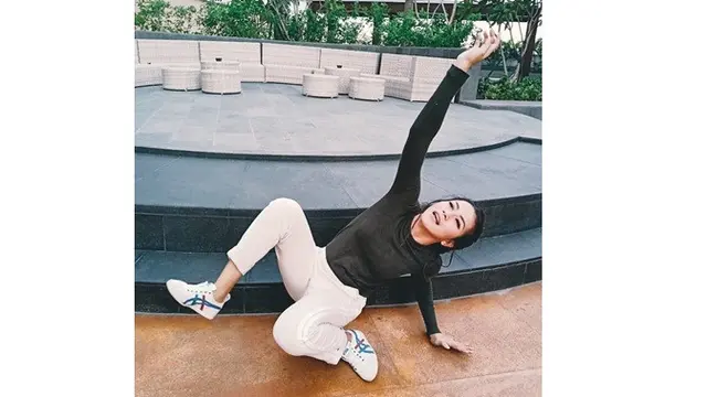 7 Gaya Sporty Dita Fakhrana, Presenter Cantik yang Tengah Naik Daun