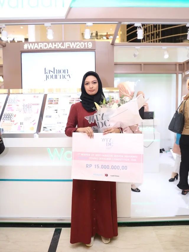 Wardah pilih "The Next Dian Pelangi" di Jakarta Fashion Week 2019