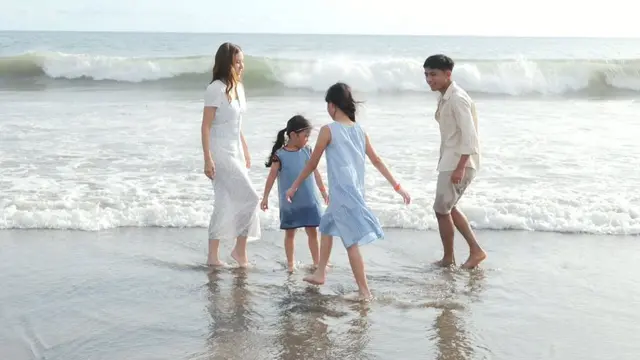 Momen liburan Sarwendah bersama anak-anak dan keluarga besarnya di Bali (Instagram/@sarwendah29)