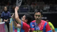 Ganda putra Indonesia Hendra Setiawan lolos ke babak kedua Malaysia Open 2022 setelah mengalahkan pasangan China&nbsp;Ren Xiang Yu/Tan Qiang dengan skor 17-21, 21-15, dan 21-14 di Axiata Arena, Kuala Lumpur, Rabu (29/6). (foto: PBSI)
