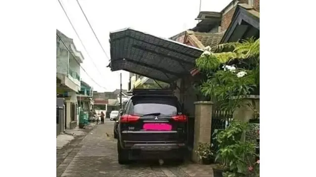7 Penampakan Garasi Mobil Darurat ala Netizen Ini Bikin Geleng Kepala