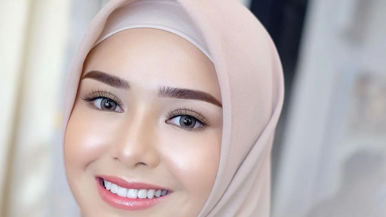 6 Pemotretan Terbaru Amanda Manopo dengan Hijab, Tampil Anggun Pakai Gamis