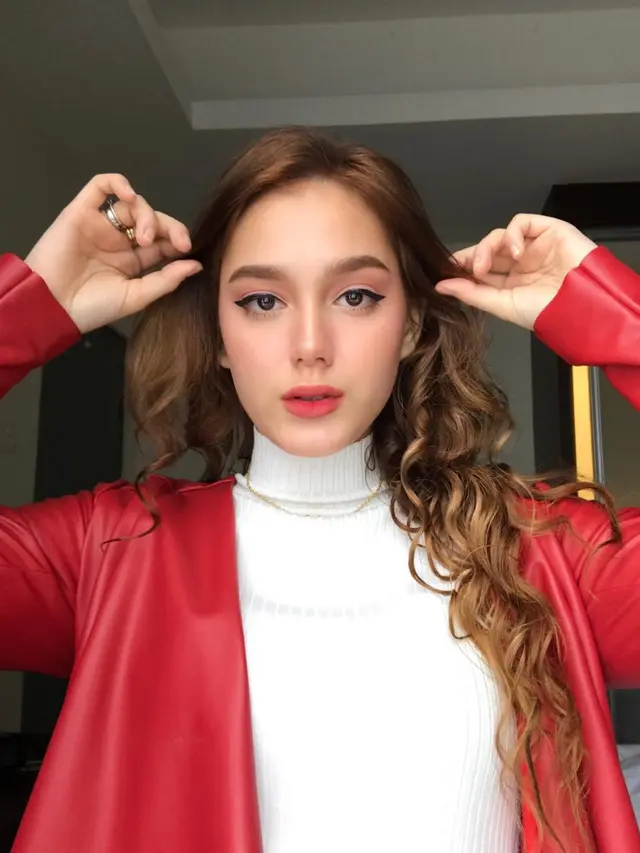 Dikabarkan Jadi Pacar Baru Aditya Zoni, Ini 6 Potret Yasmine Selebgram Malaysia