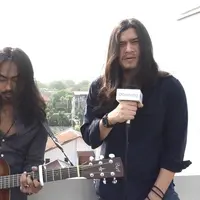 Setelah merilis single ‘Aku Lelakimu’, Virzha kembali merilis singlenya yang berjudul ‘Hadirmu’. Didengar dari lirik lagunya, Virzha memang mendedikasikan lagu ini untuk Tuhan. Secara tidak langsung, lagu ini mengajak para pendengar untuk mer...