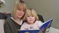 Guru kreatif asal Inggris Rosie Dutton bersama anaknya Olivia menanamkan anti-Bullying pakai analogi apel (sumber. Boredpanda.com/Birmingham.co.uk)
