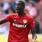 Serhou Guirassy, striker Guinea berusia 27 tahun yang kini tengah menjalani musim pertama bersama VfB Stuttgart di Bundesliga total telah mencetak 19 gol dan 2 assist dari 16 laga di semua ajang. Dengan klausul penebusan yang hanya 15 juta pound sterling, Manchester United harus bersaing dengan Tottenham Hotspur untuk mendatangkannya pada bursa transfer Januari 2024. (AFP/Ina Fassbender)