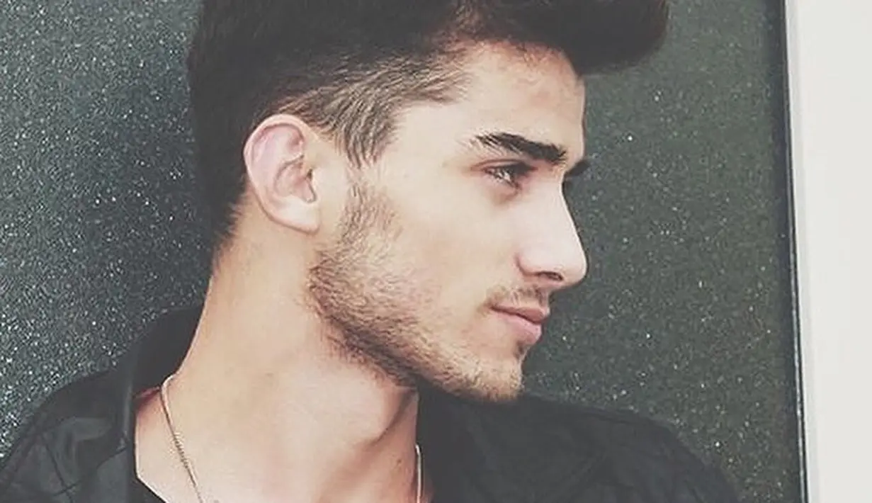 Satu lagi, cowok asal Kosovo yang bernama Flamur Ukshini sebagai kembaran identik dari Zayn Malik, ia adalah seorang mahasiswa dan pekerja part time membuat netizenwanita meleleh!. (Dailymail/Bintang.com)