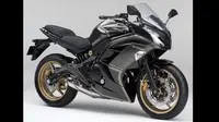 Ninja 400 berubah menjadi modis, sporty dan berkelas dengan kelir hitam-emas.