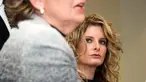  Korban pelecehan seksual Donald Trump, Summer Zervos (kanan) mendengarkan kuasa hukumnya, Gloria Allred saat konpers pengajuan gugatan di Los Angeles, AS (17/1). Summer menggugat Trump atas pencemaran nama baik terhadap dirinya. (AFP Photo/Valerie Macon)