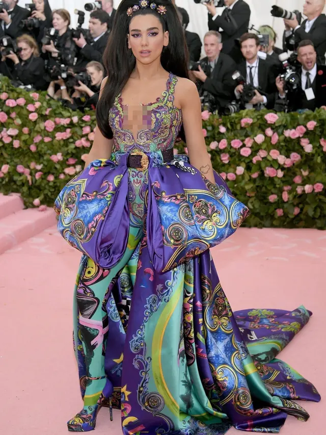 Adu Gaya Penampilan Seleb Hollywood di Met Gala 2019