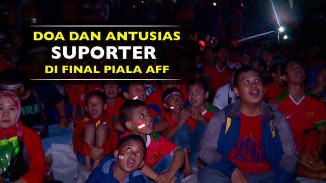 Video liputan Leg I Final Piala AFF 2016, Timnas Indonesia Vs Thailand, soal doa dan antusias suporter di luar Stadion Pakansari.