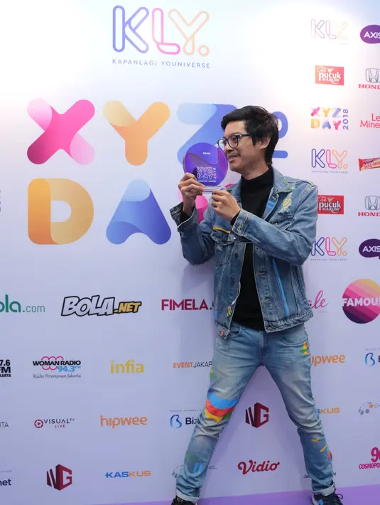 "Terima kasih pada teman-teman saya dan tentunya Aulism. Mari kita bangun content yang positif," tambah aulion. (Adrian Putra/Bintang.com)