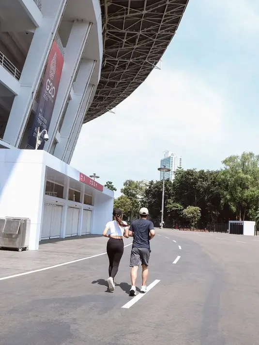 Aktivitas Raditya Dika dan Anissa Aziza ini bukan hanya terlihat hangat, tapi juga menginspirasi banyak orang. (FOTO: instagram.com/p/Ci_keTwhIYL/)