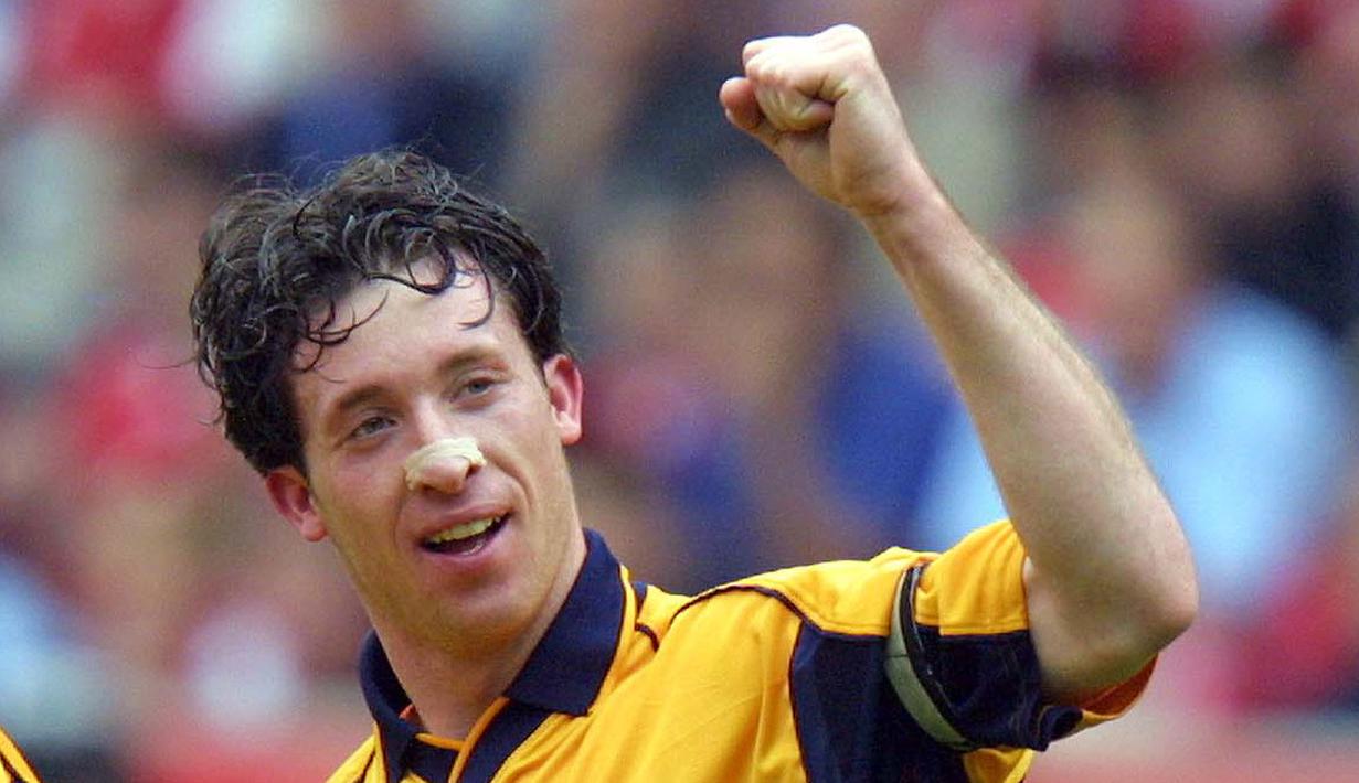 2. Robbie Fowler (Plester) - Legenda Liverpool ini selain handal membobol gawang juga terkenal dengan plester yang menempel di hidungnya. Fowler beralasan bahwa plester tersebut membantu pernapasannya saat bermain. (AFP/Odd Andersen)